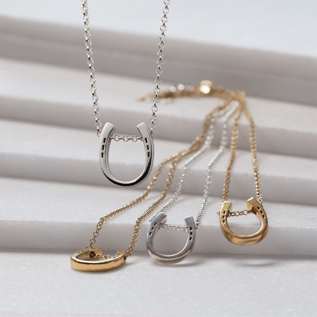 Classique - Equestrian Horseshoe Necklace in Silver - URBANPICK FASHION